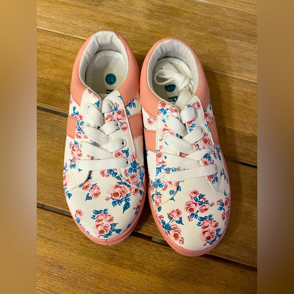 FabKids floral girls shoes size 11